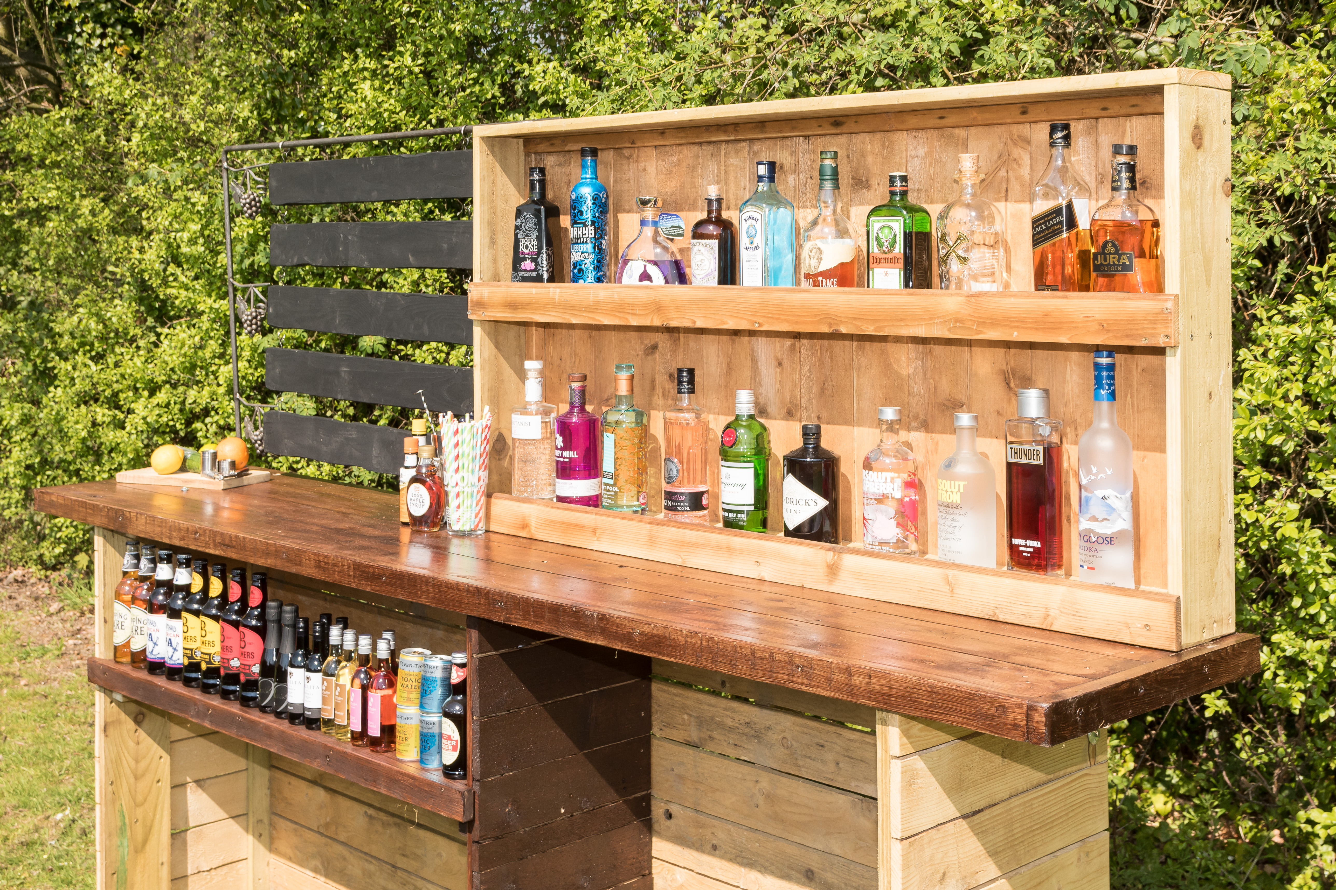 Hire a bar in Surrey Hops & Bubbles mobile and outside bars